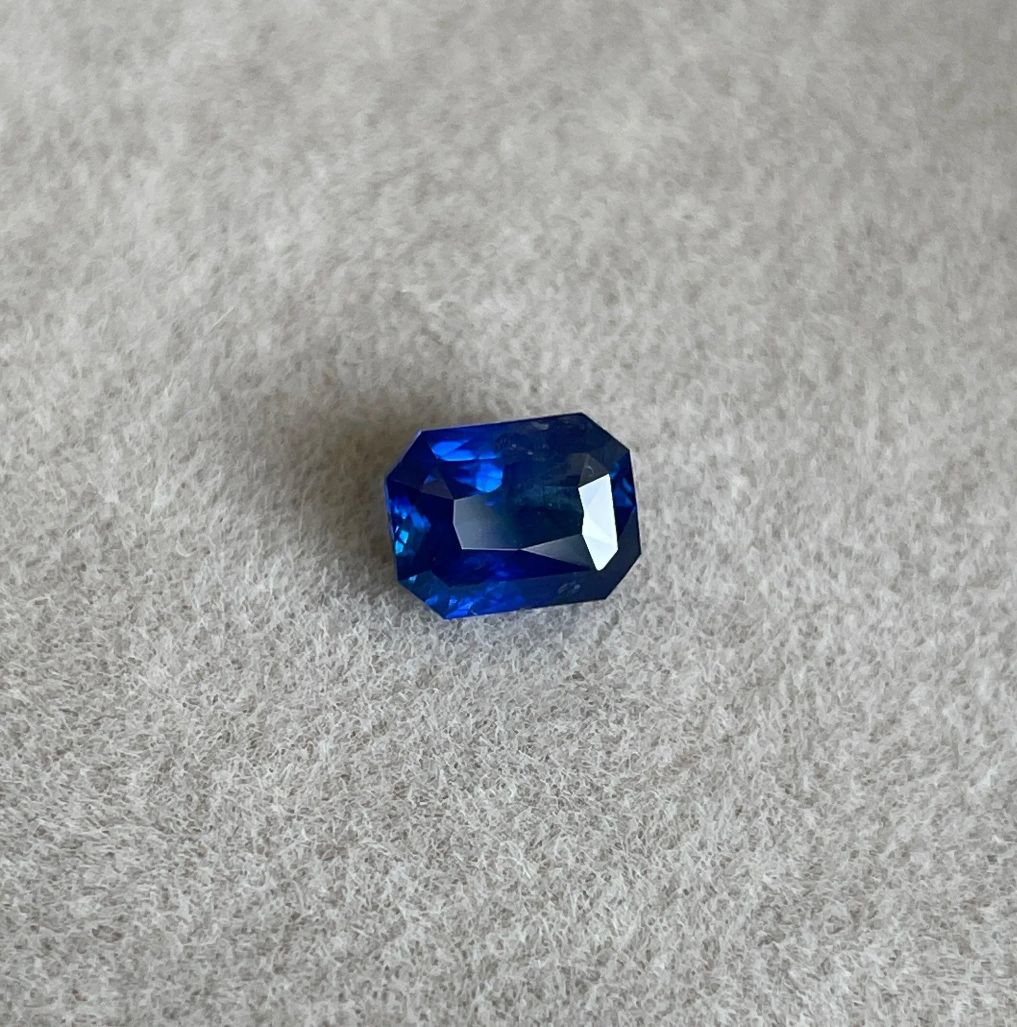 1.51 crt Blue Sapphire/ Ceylon Blue Sapphire/ Natural Blue Sapphire