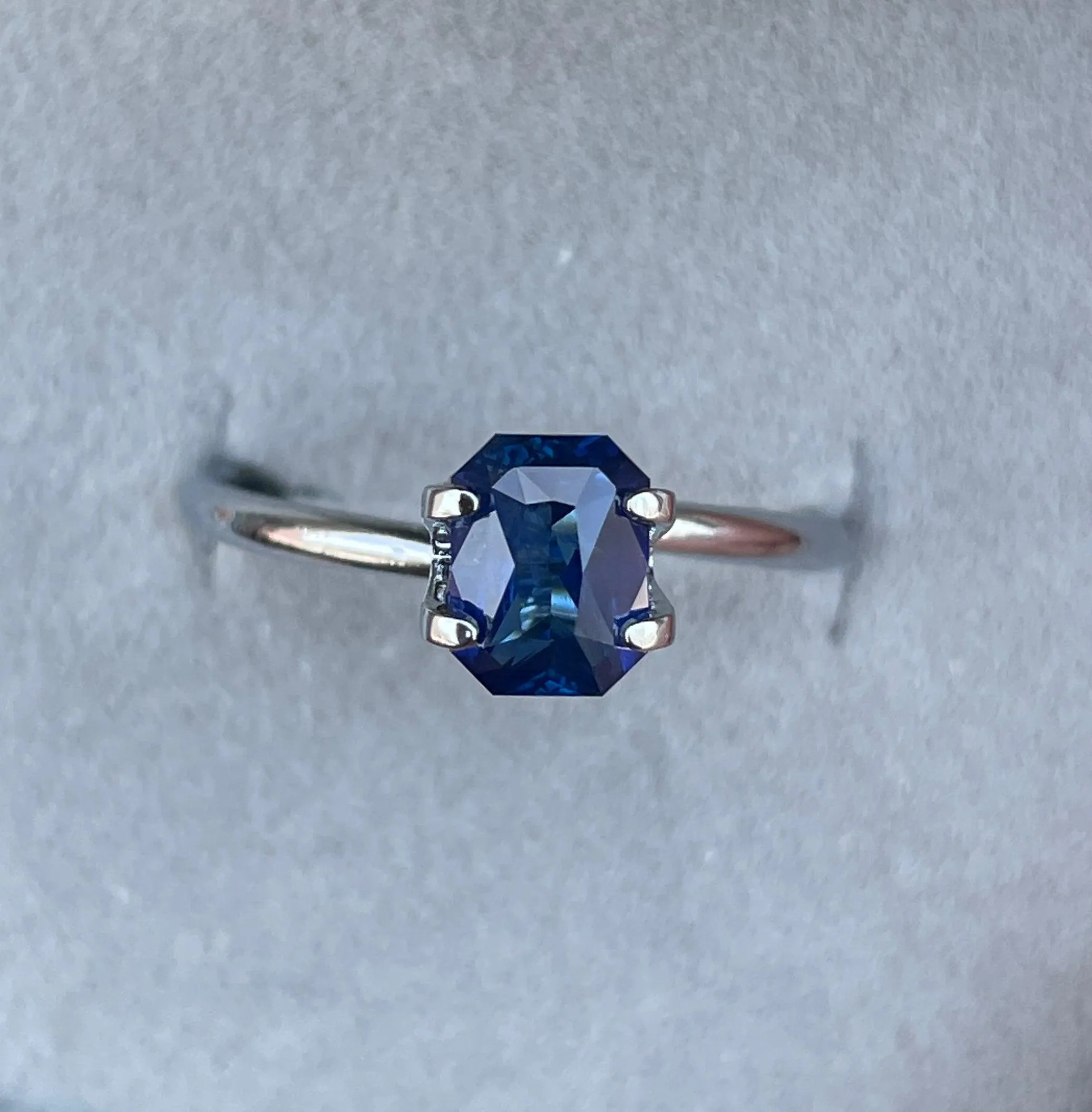 1.51 crt Blue Sapphire/ Ceylon Blue Sapphire/ Natural Blue Sapphire