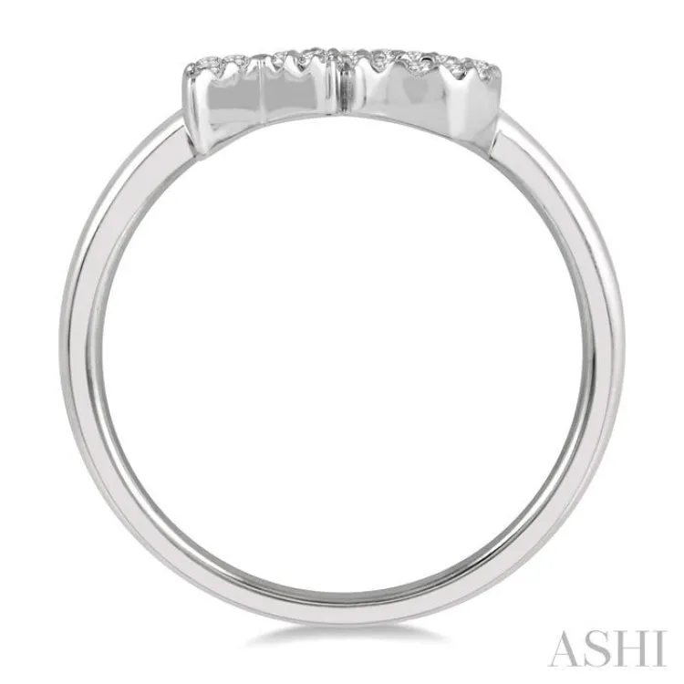 1/6 Ctw 'XO' Hugs and Kisses Round Cut Diamond Petite Fashion Ring in 14K White Gold