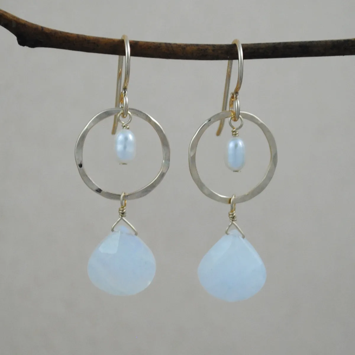 Circle with Stone and Pearl Earrings - goldfilled