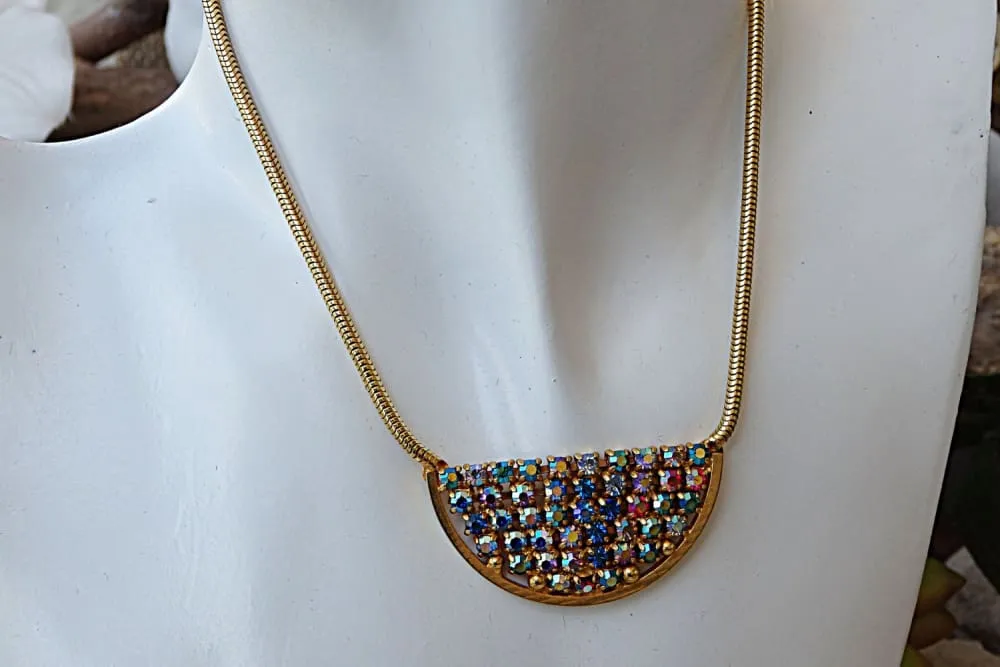 Multi color necklace