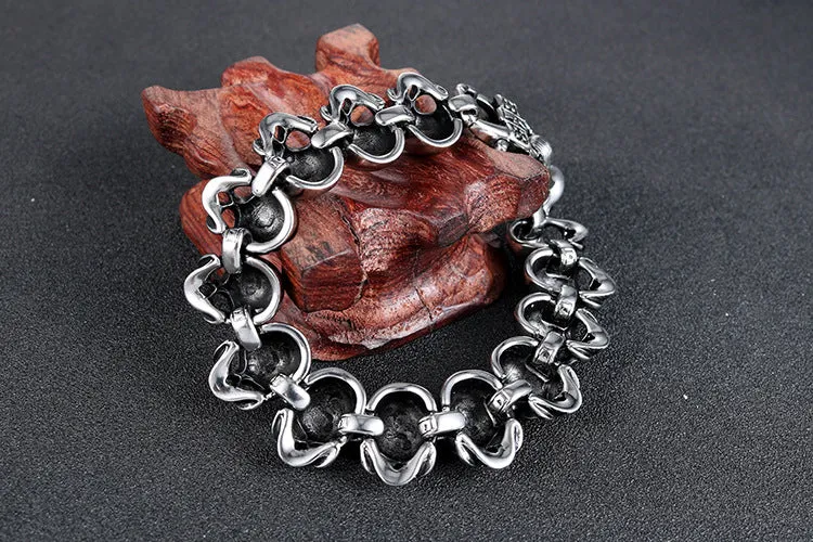 Stylish Titanium Steel Skull Bracelet for Men - Retro Punk Design