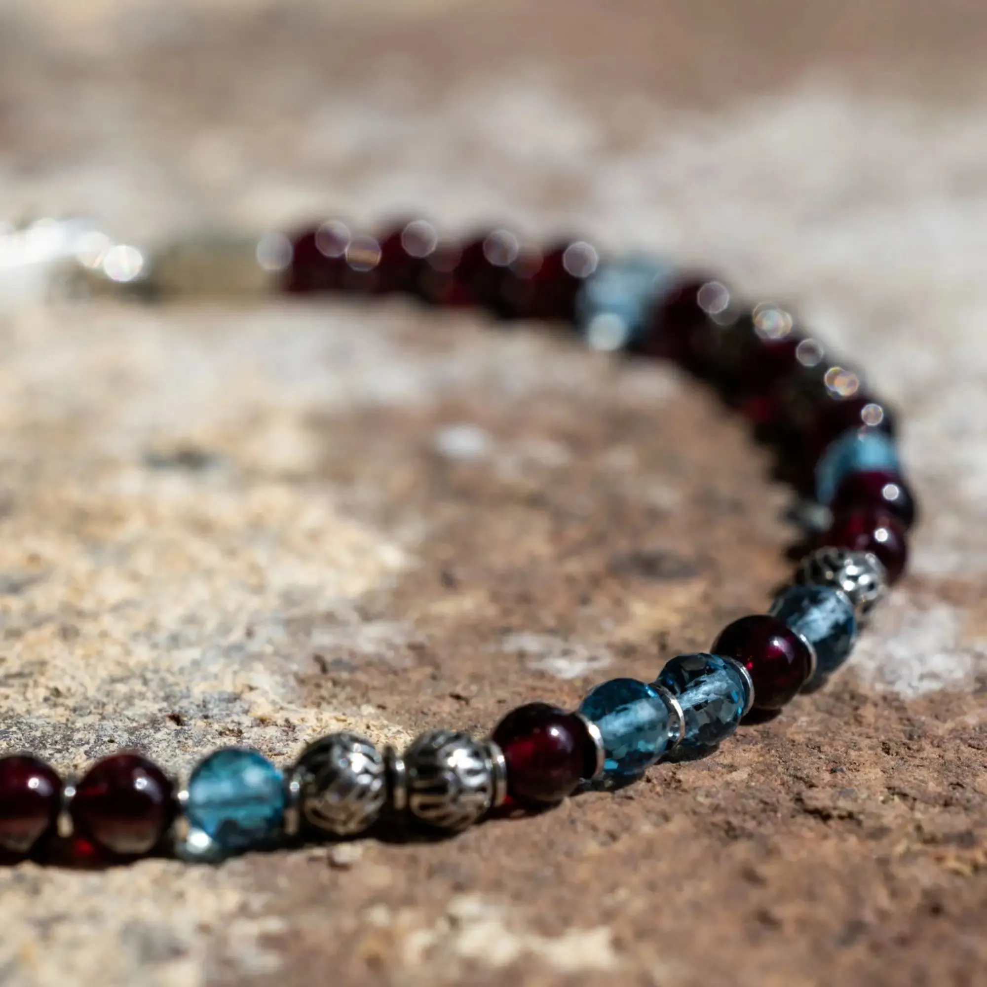 Swiss Blue Topaz - Red Garnet Bracelet VIII (3.5 - 4mm)