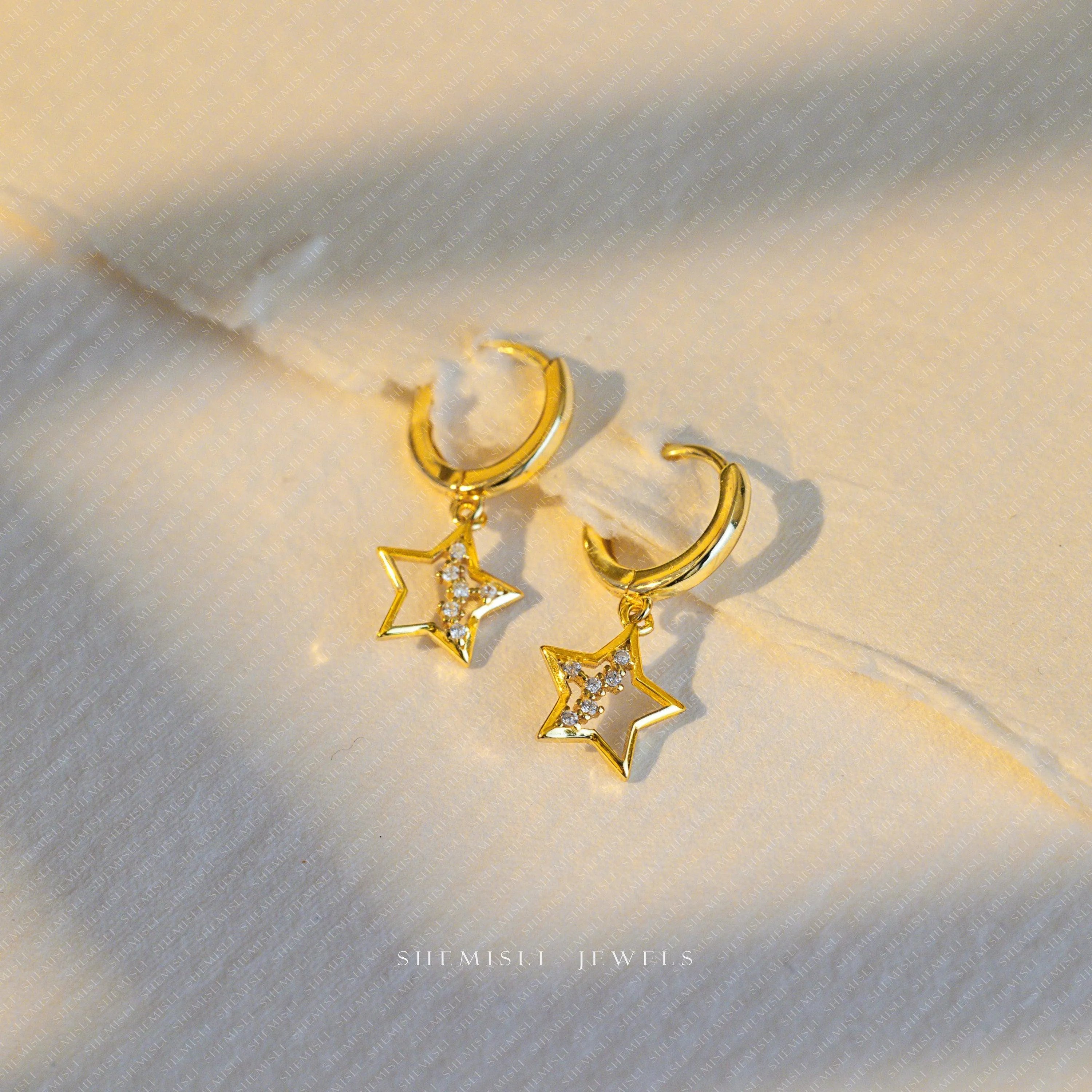 Twinkle Star Hoop Earrings, Open 5 Point Star Drop Huggies, Gold, Silver SHEMISLI - SH484 LR