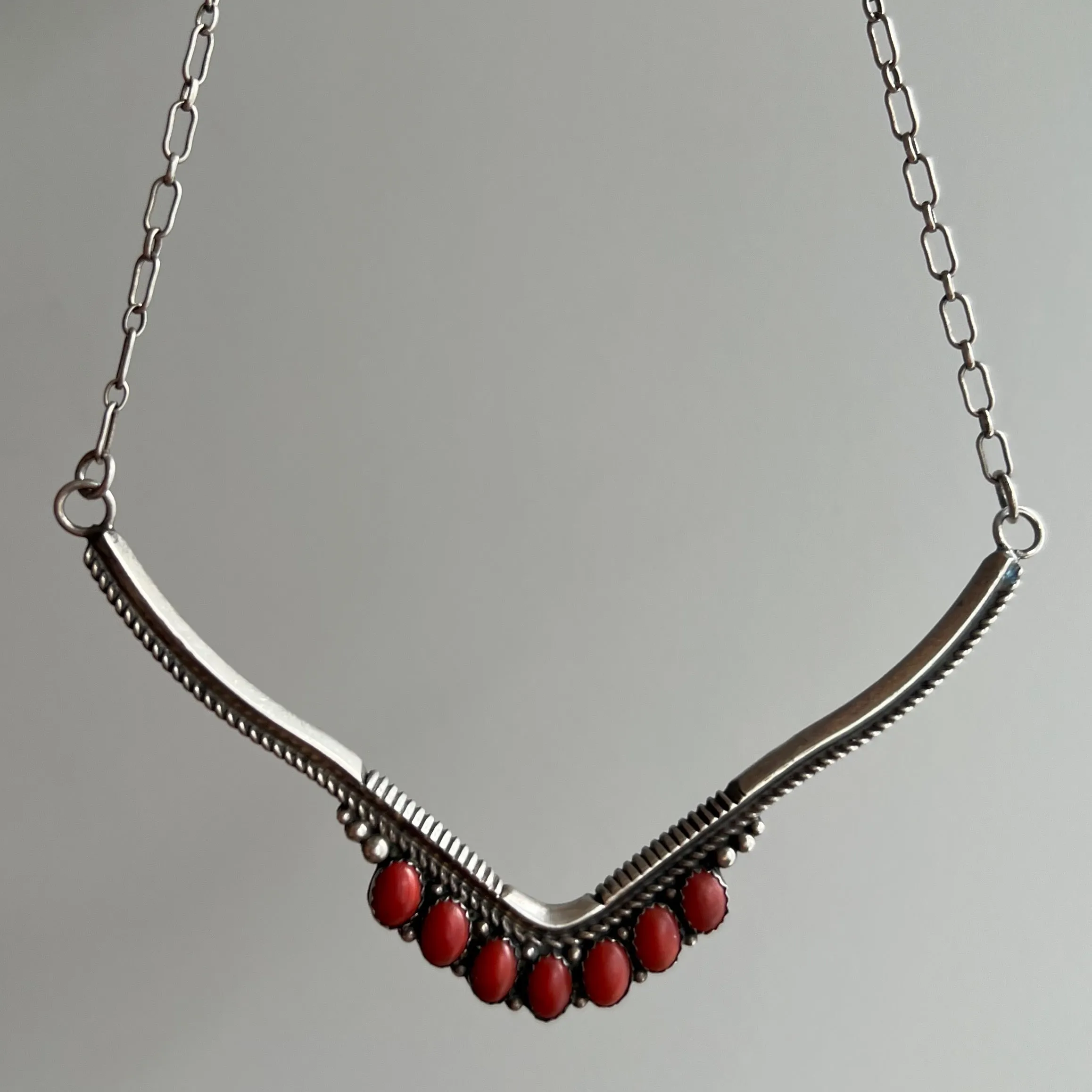 V I N T A G E // lucky seven / artist signed sterling silver and coral chevron bib necklace / 18"